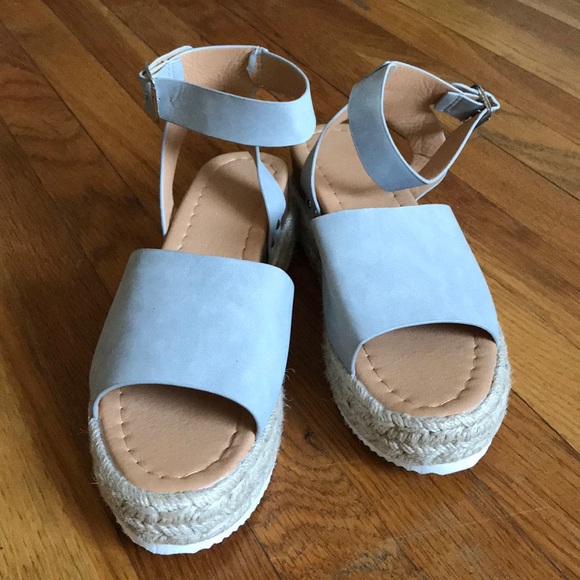 Mediterranean Platform Sandals - Picture 2 of 3